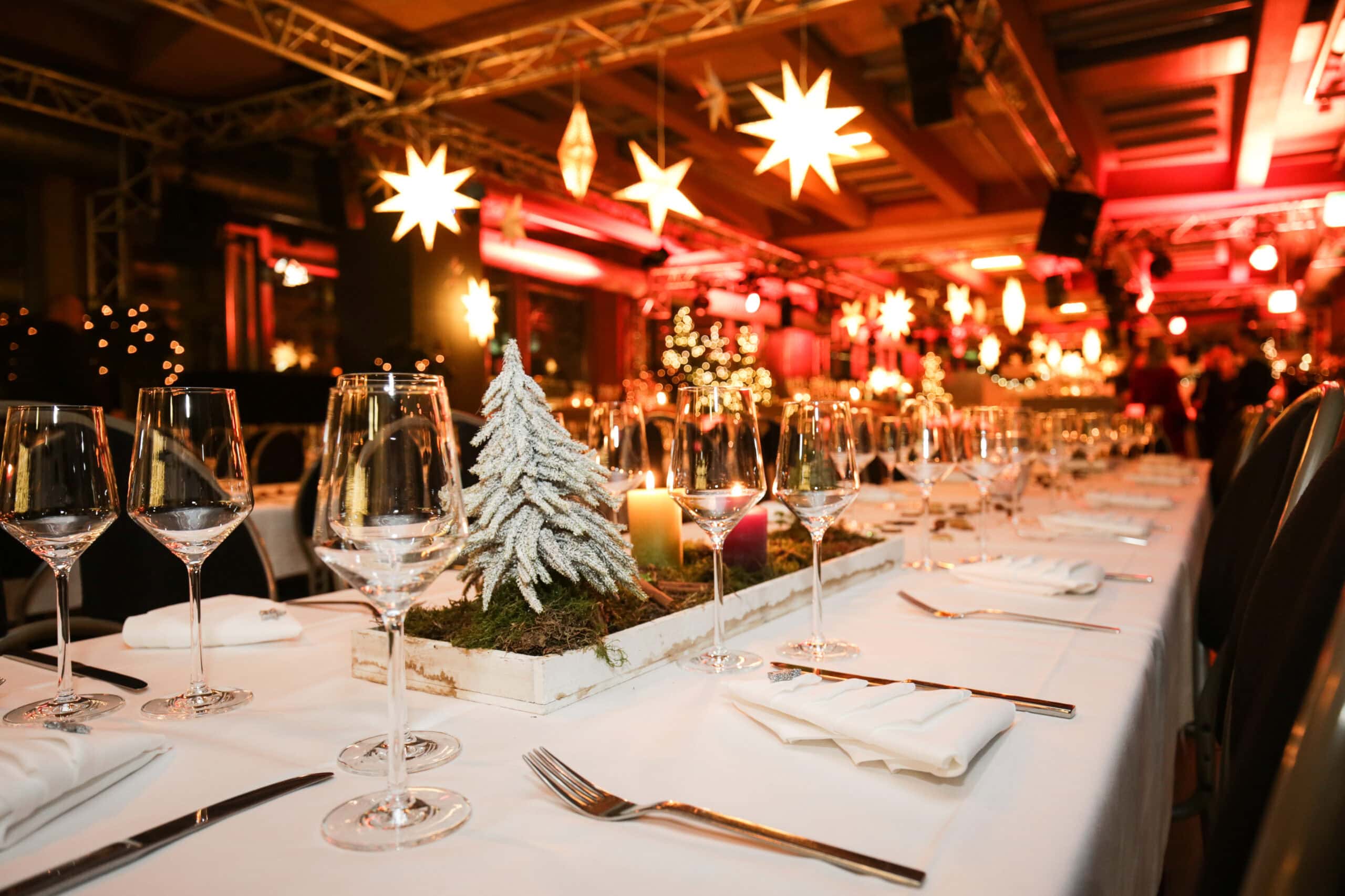 Festively laid table with Christmas decorations.